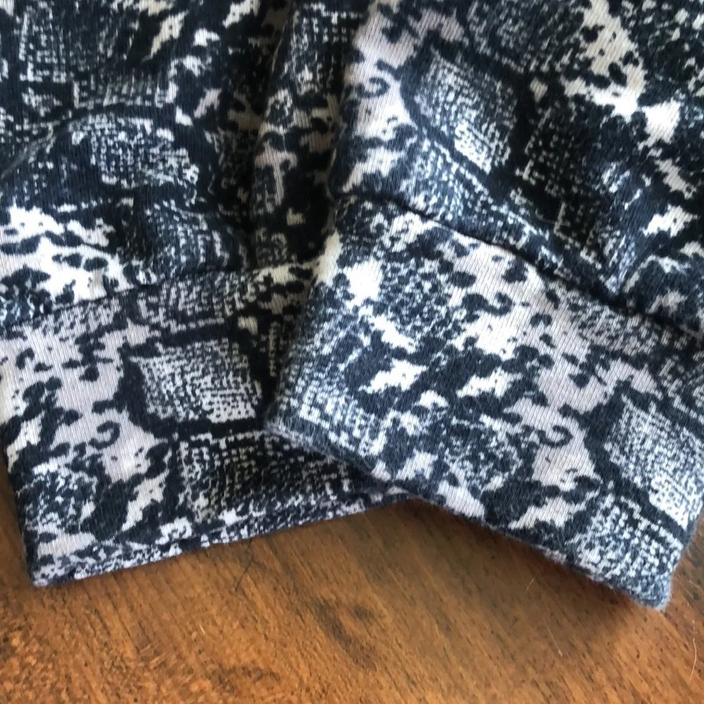 ZARA Women's Small Black Snakeskin Print Long Sleeve Crop Top‎ Cozy Comfy